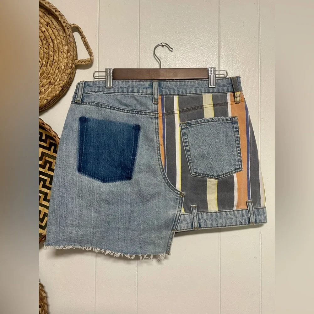 Urban Outfitters O BDG Assymetrical Denim Raw Hem
Patchwork Mini Skirt Size M - Picture 4 of 8